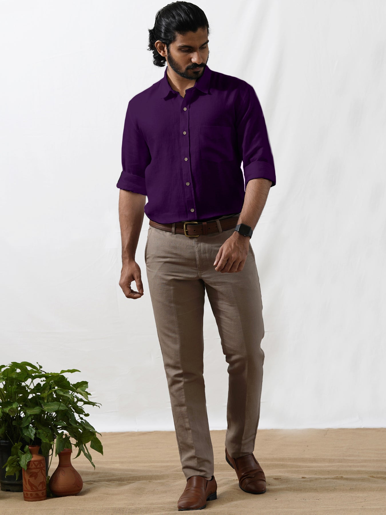 Dressing In A Purple Shirt, Gray Pants, A Black Tie, Leather Shoes, Two  Hands Putting In Pockets, One Foot Touching The Wall, A Young Businessman  Is Leaning Against The Wall, Relaxing. Stock